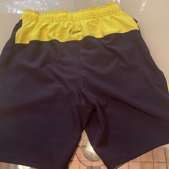 Nike swim shorts navy green medium drawstring, two pockets and one hidden pocket - Picture 5 of 9